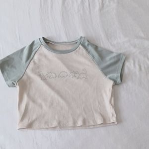 Cropped t shirt from Shein size M in women and a cream and light green color
